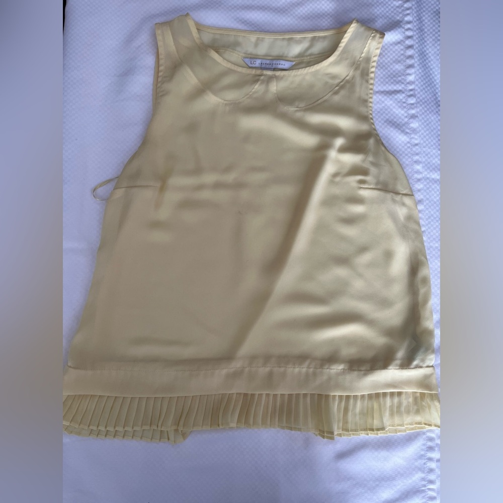 Sleeveless yellow top